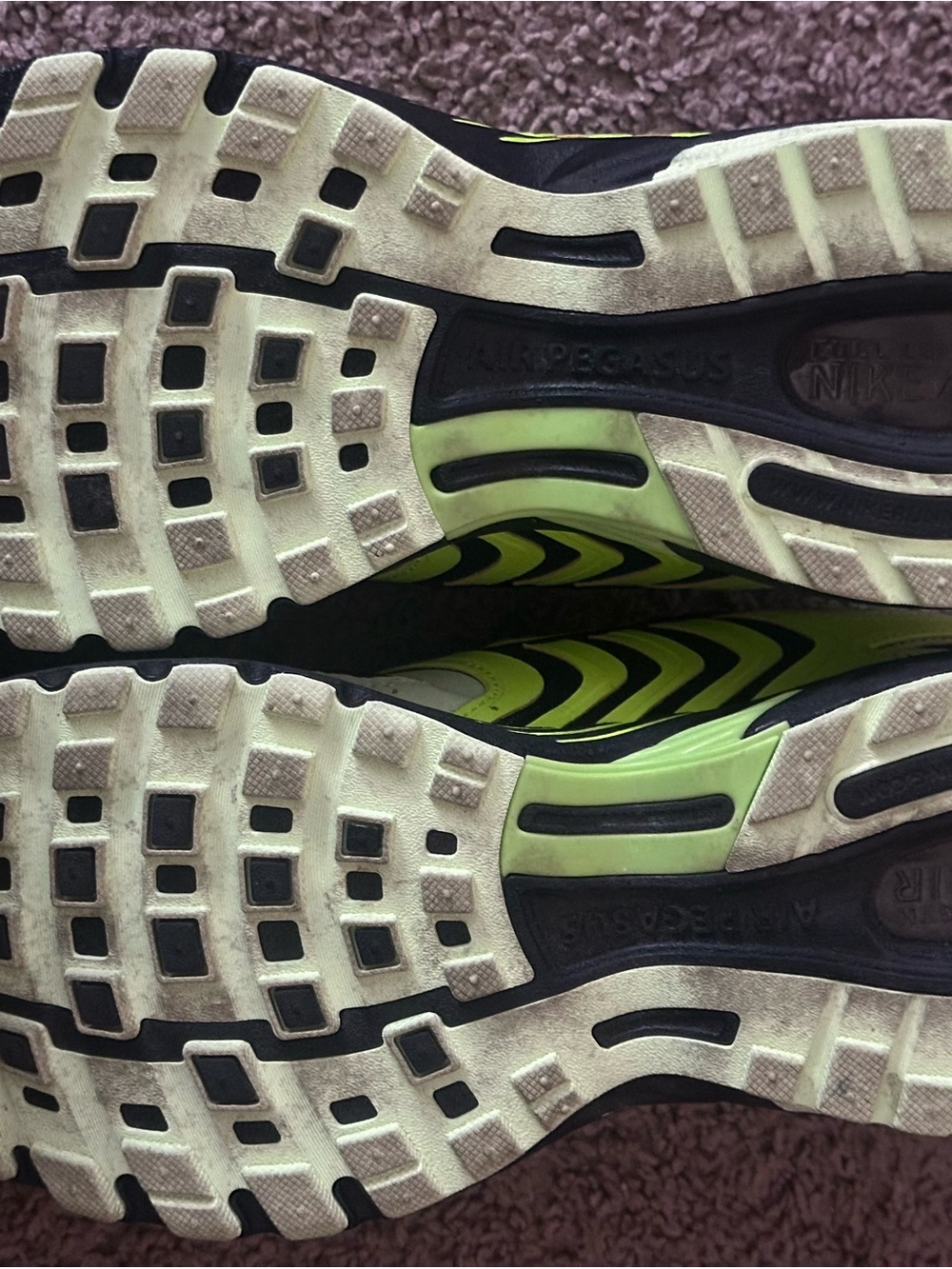 Nike Air Pegasus Men’s Athletic Shoes Neon Yellow Black - Picture 4 of 5